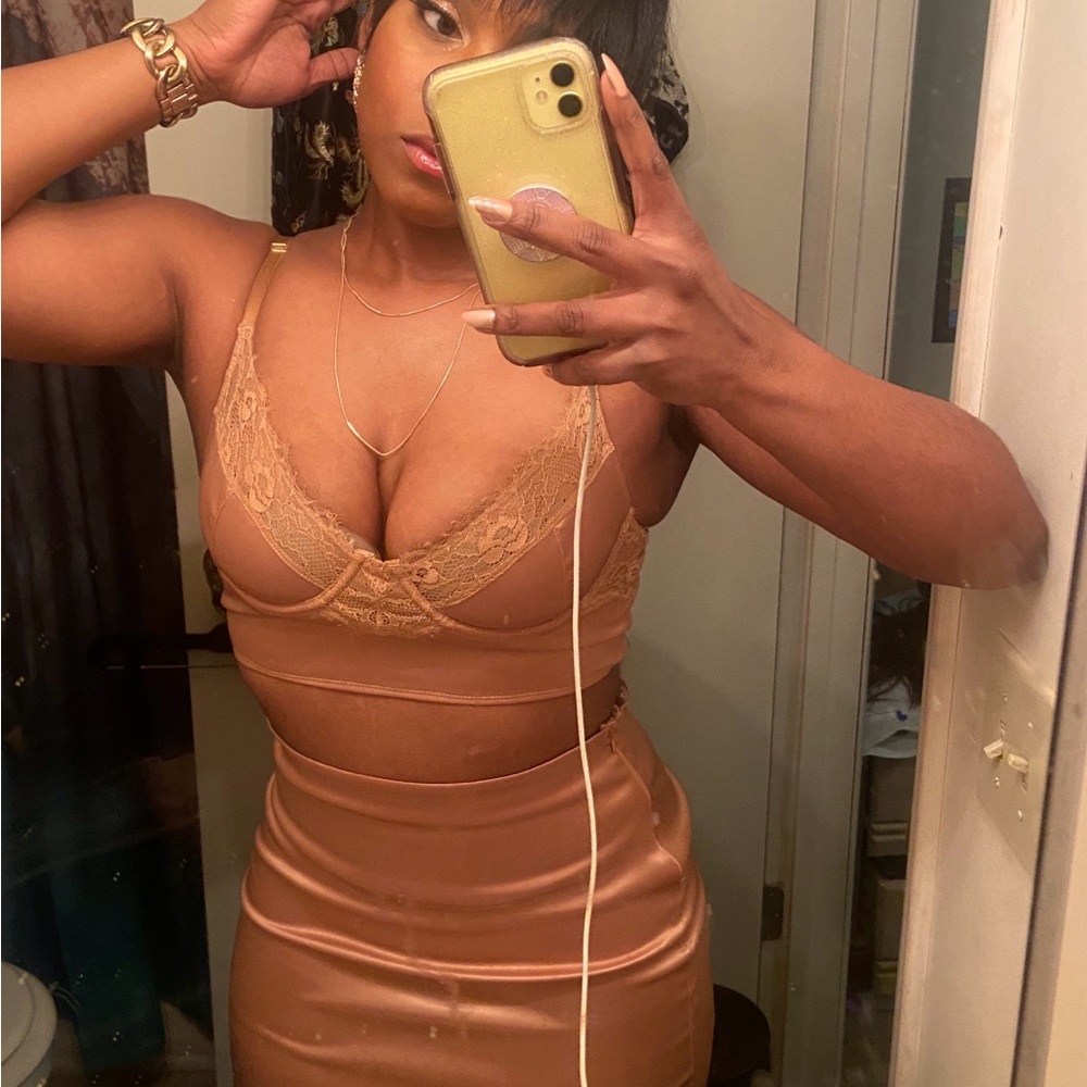 champagne color satin 2 piece - Picture 4 of 4